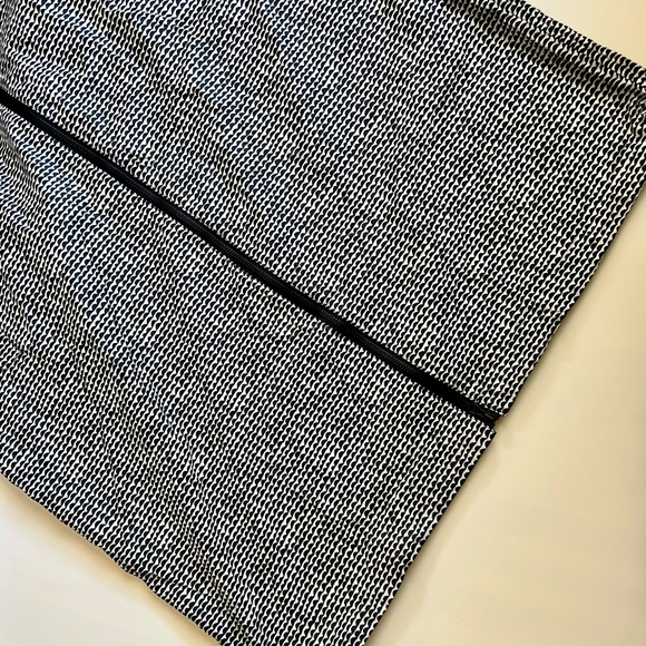 Marimekko x Uniqlo Black & White Hooded Zip Up Jacket - Picture 3 of 5